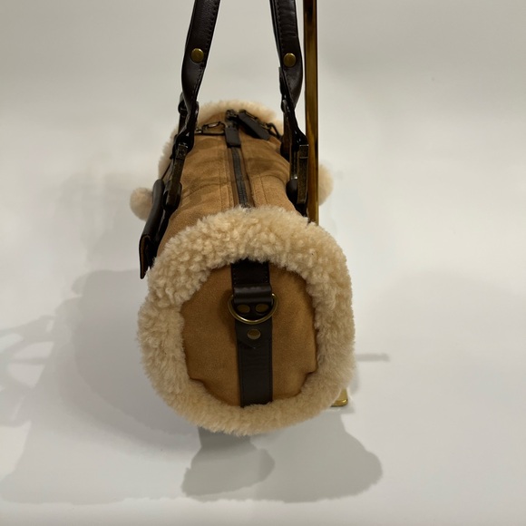 UGG SMALL BARREL DUFFEL BAG CREAM SUEDE LEATHER - Picture 7 of 8